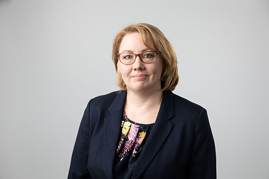 Puolipotretissa Satu Uusiautti