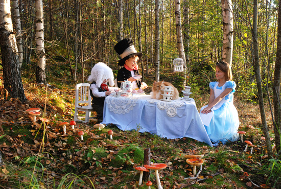Marika-Mulari-Mad_hatters_teaparty.jpg