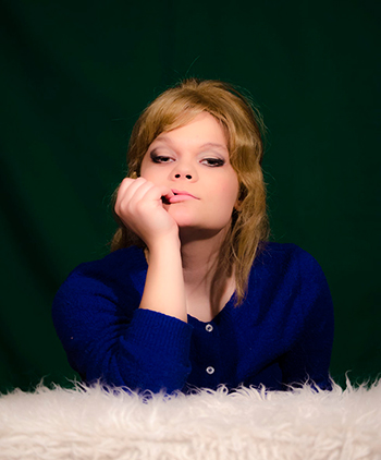 Tiia 60's, 2015, pigmenttivedos, 104 x 90 cm. Kuva: Anne Niskala ja Ninni Korkalo