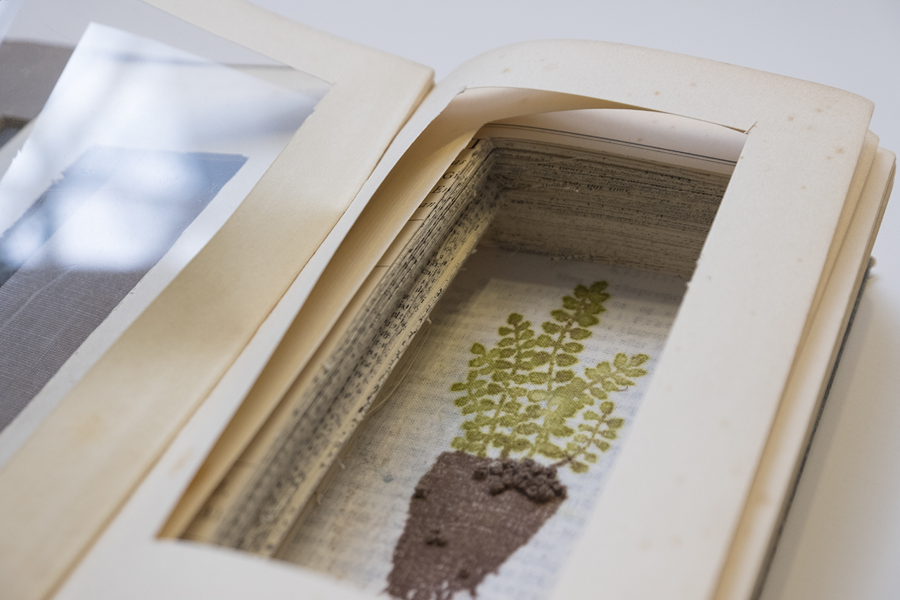 Osa CRESCENS// KASVU -teoskokoelmaa