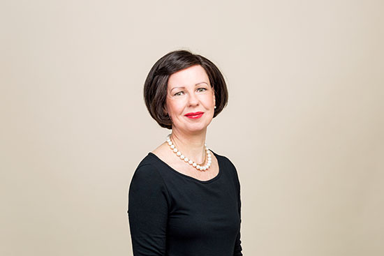 Puolipotretti Mona Eskolasta