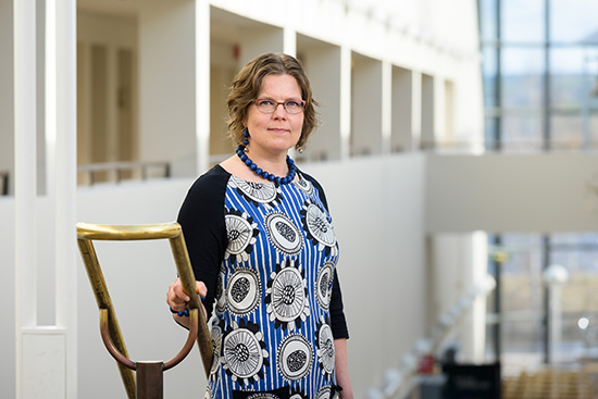 Arktisen geopolitiikan ja turvallisuuden tutkimusprofessori Sanna Kopra Arktisessa keskuksessa.