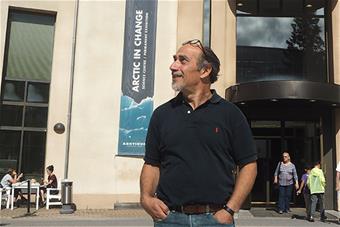 Nuccio Mazzullo työskentelee antropologina Lapin yliopiston Arktisessa keskuksessa. Kuva Maria Paldanius.