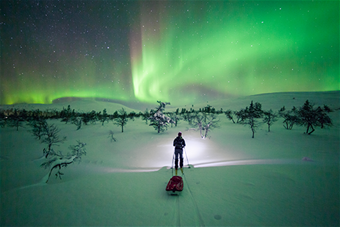 Mies ja ahkio_Yle_Antti Pietikäinen-www.png
