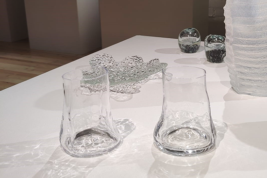 Luuppi, maailma linssin läpi katsottuna. Design Katri Konttinen / 2020 / Lasinpuhallus Penna Tornberg. Kuva: Topi Juusola.