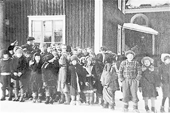 Koululaisia_Riutulassa_web (002).jpg