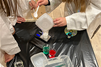 Koululaisten Tiedeviikko_550x367.png