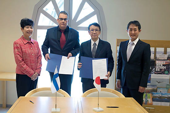 Japan-LAY-agreement_web_03.jpg