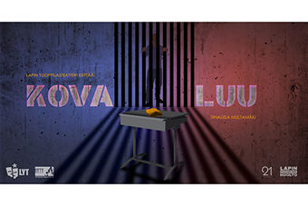 Kova luu -näytelmän mainoskuva.