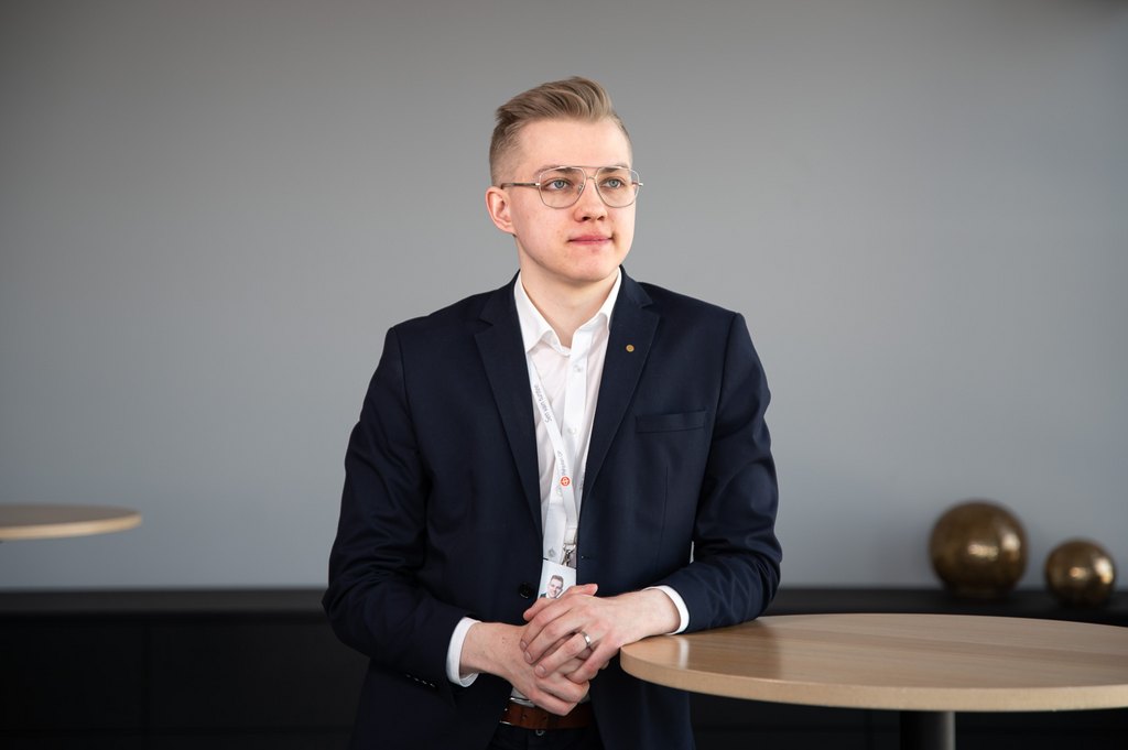 Joonas Ervasti websize sRGB @Elli Alasaari-4 (1).jpg