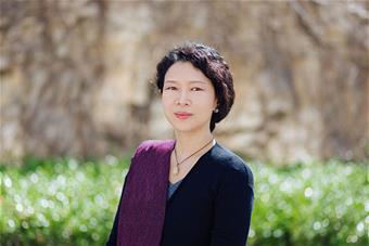 Kuvassa Yue Zhaon puolipotretti