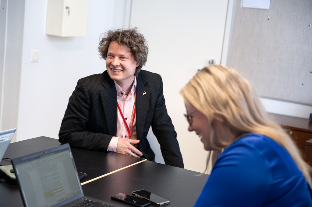 Mikko Lindroos websize sRGB @Elli Alasaari-2 (2).jpg