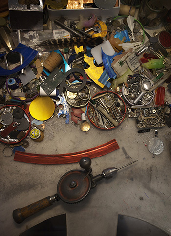 Matti Mattssonin työpöytä. Kuva: Jaakko Kilpiäinen