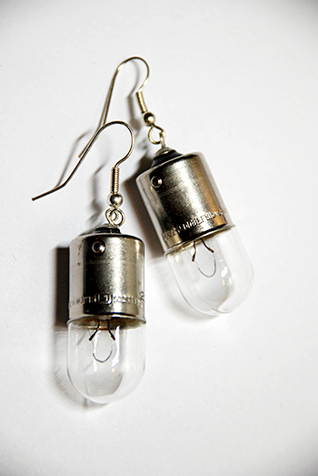 Laura Lahdenperän uusiokoru hehkulampuista