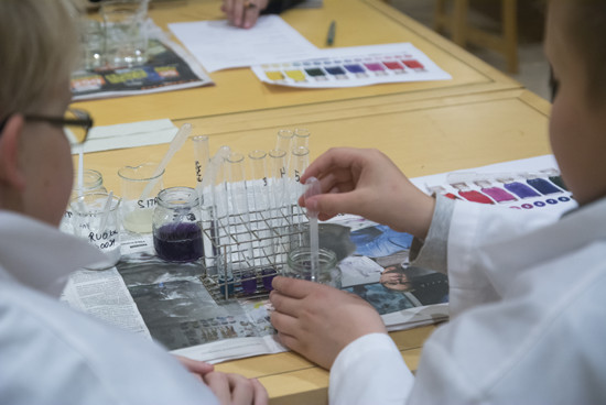 Koululaisten tiedeviikko Arktikumissa. Kuvaaja Risto Viitanen.