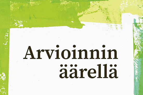 Arvioinnin äärellä.