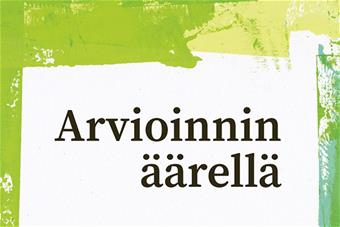 Arvioinnin äärellä.