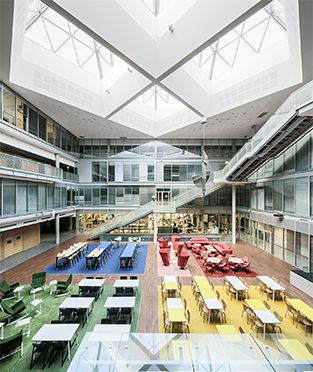 Taiteiden tiedekunta, Agora / Faculty of Art and Design, Agora. Kuva/Photo: Tuomas Uusheimo