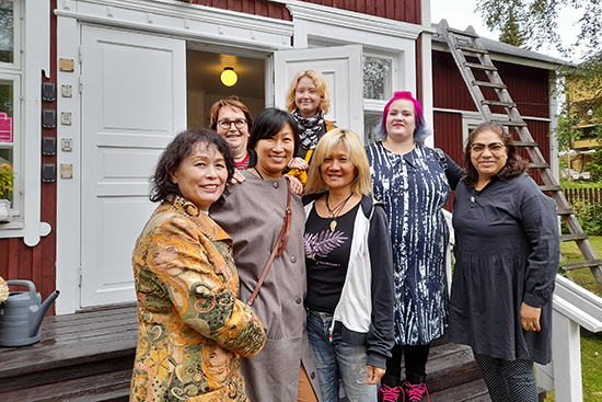 Ryhmäkuva tapahtuman taustalla vaikuttavista naisyrittäjistä.