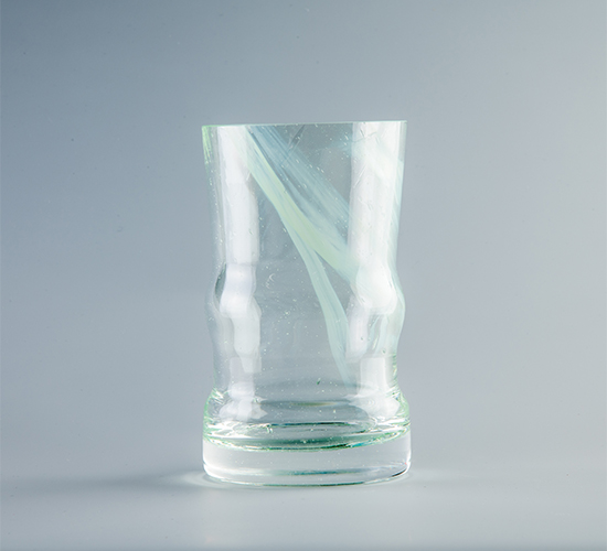 Sami Mikkolan suunnittelema Sovinto-lasi.