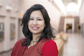 Puolipotretissa Nafisa Yeasmin.