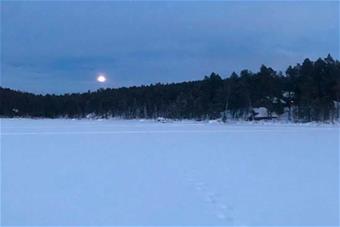 Mökin kanssa ajattelu_mökkimaisema_vaaka.jpg