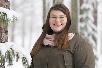 Muotokuvassa Essi Kuure.