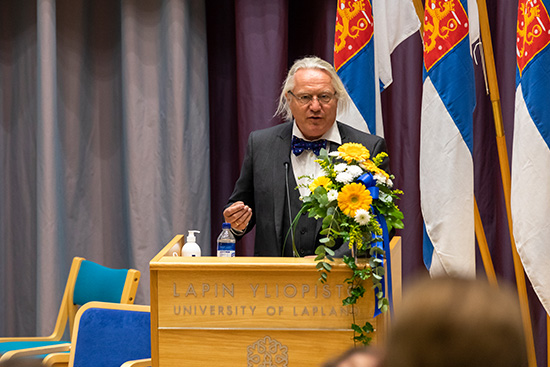 UArcticin presidentti Lars Kullerud pitämässä puhetta Lapin yliopiston lukuvuoden avajaisissa.