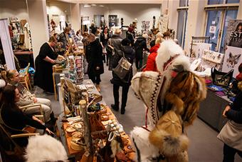 Tuotteita ja asiakkaita markkinoilla vuonna 2019.