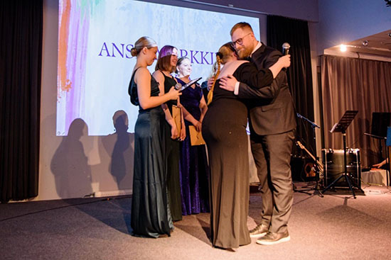 Luokanopettajaopiskelijoiden ainejärjestö Lapikas ry:n vuosijuhlassa palkittavana Pekka Muotka.