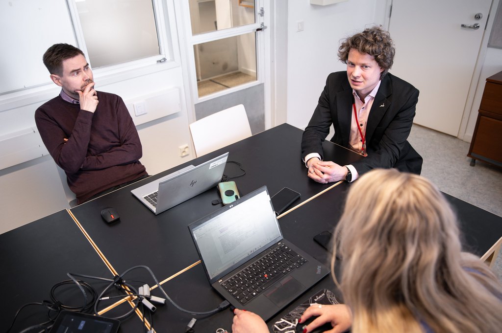 Mikko Lindroos websize sRGB @Elli Alasaari-1 (1).jpg